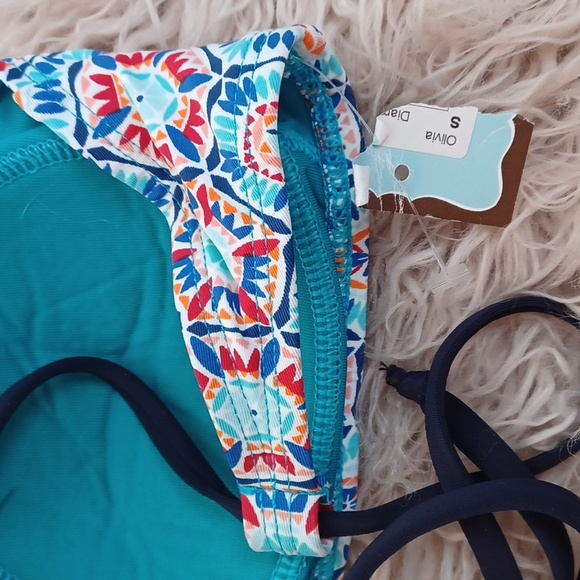 Bikini - Picture 8 of 16